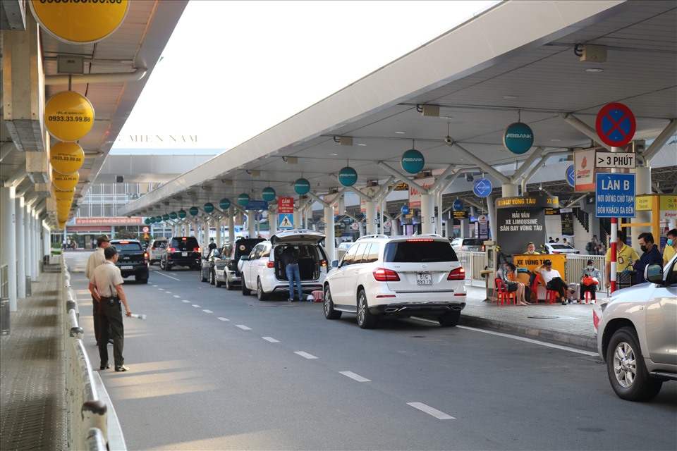 Thuê Xe 7 Chỗ Chất Lượng ở Sân Bay Tân Sơn Nhất có Dòng xe cao cấp, đủ tiêu chuẩn