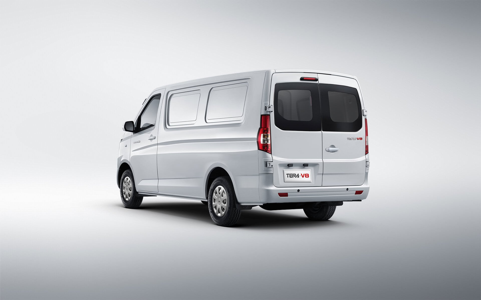 So Sánh TERA V8 và Kia K2500: Lựa Chọn Xe Tải Nào Tối Ưu Cho Doanh Nghiệp Bạn Tại Ô Tô Thái Phong?