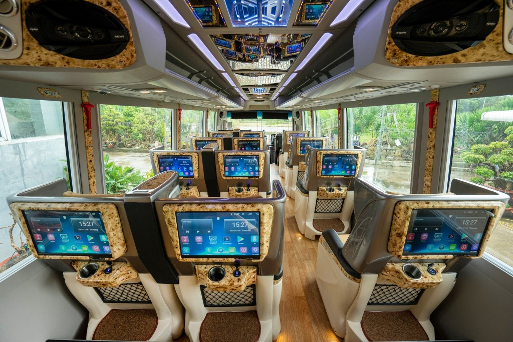 Thuê Xe Limousine 19 Chỗ Giá Rẻ – Trải Nghiệm Hành Trình Sang Trọng Cùng Huy Đạt