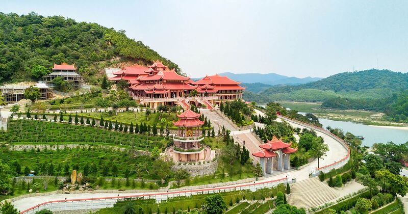 Gợi Ý Những Trải Nghiệm Hấp Dẫn Khi Du Lịch Đền Cửa Ông